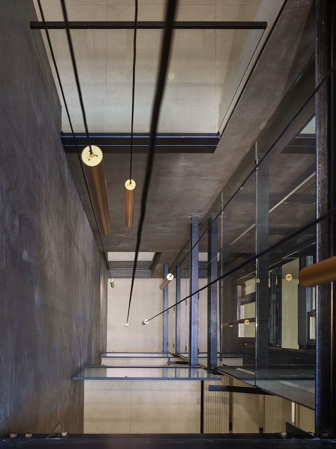 VILLA GALLERY osvětlení ve světlíku za výtahovou šachtou