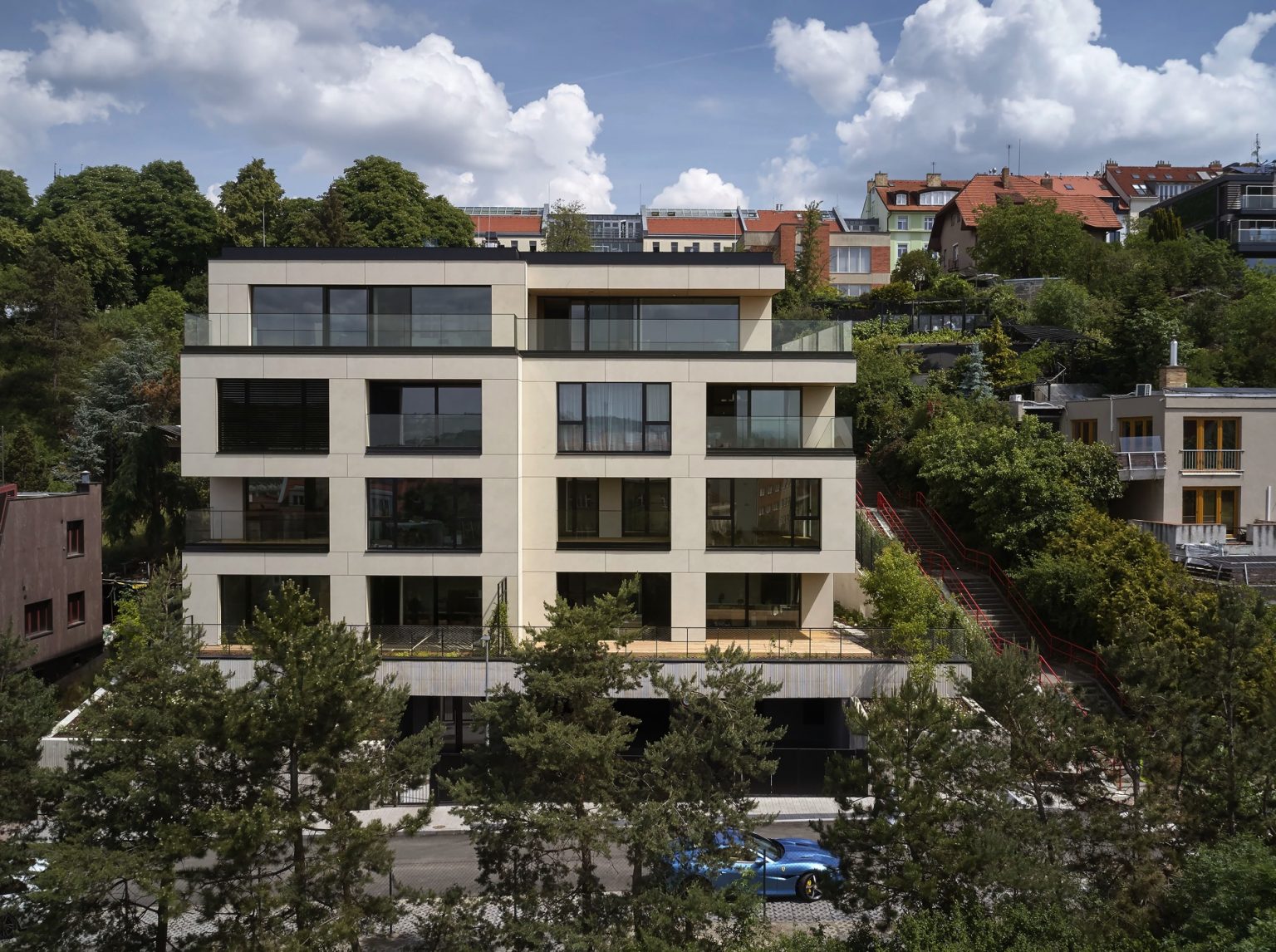 VILLA GALLERY z ulice Ve Svahu